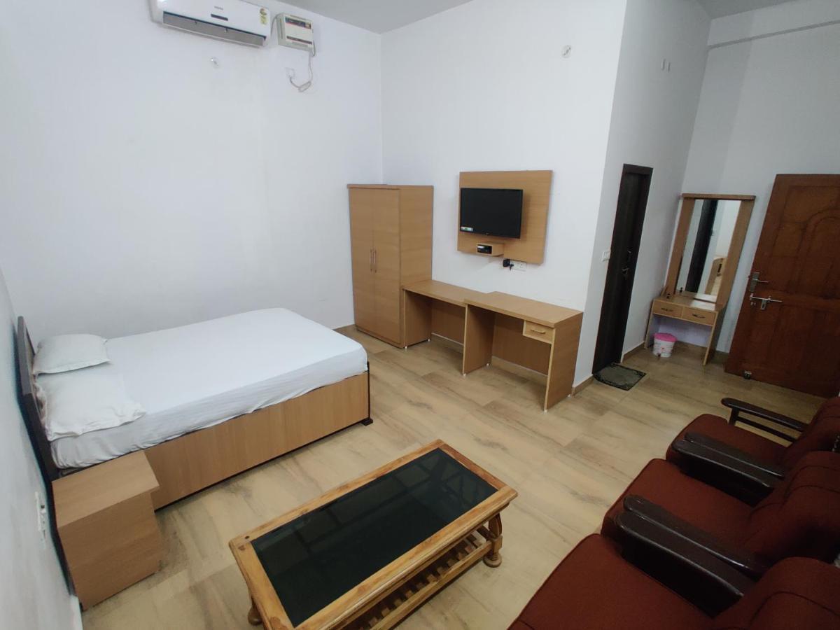Jp International Naimisharanya Hotel ภายนอก รูปภาพ