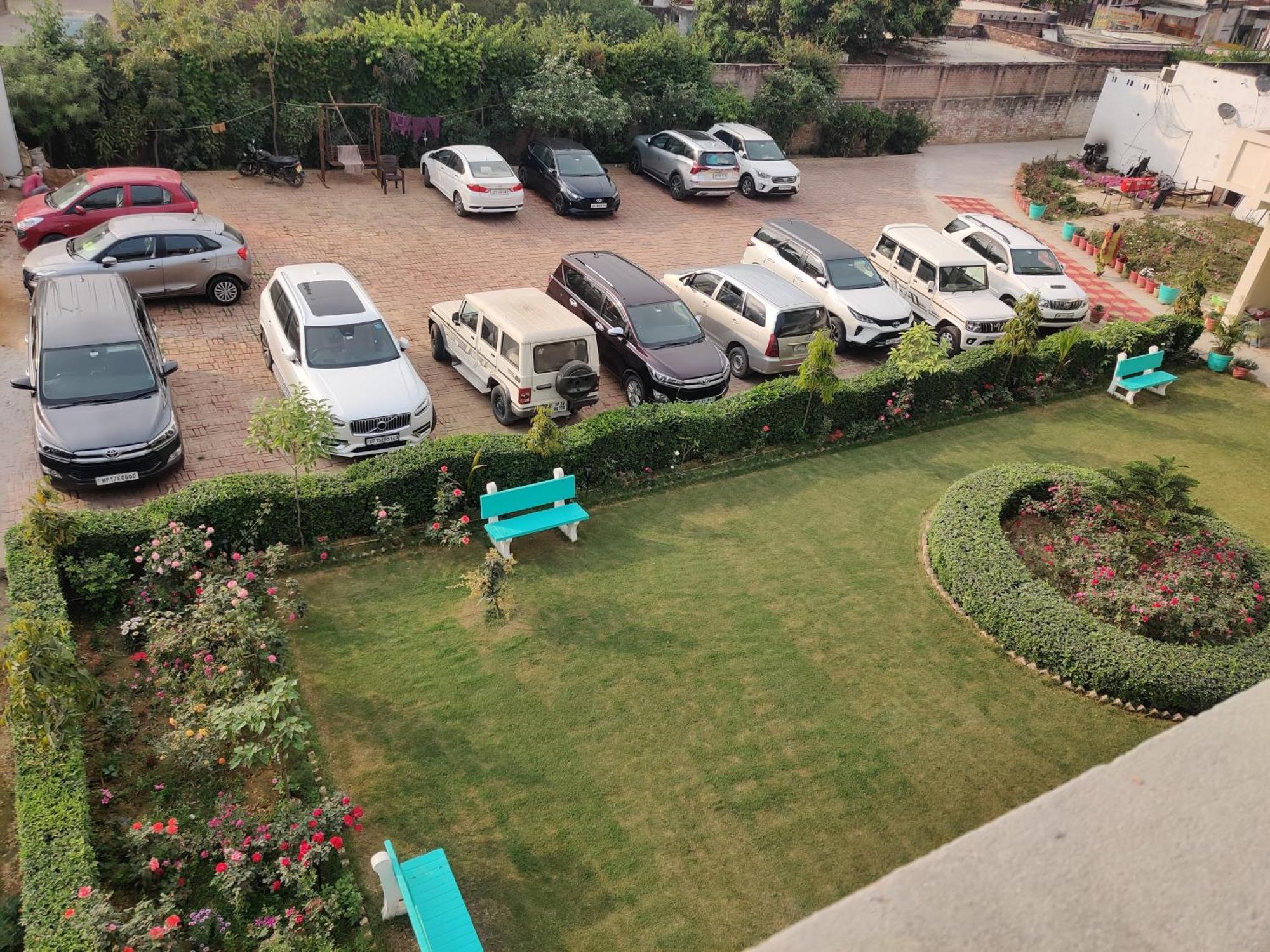 Jp International Naimisharanya Hotel ภายนอก รูปภาพ